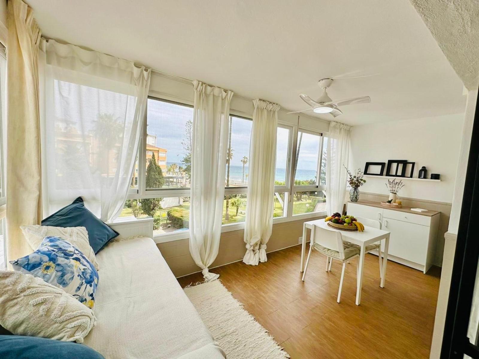 Estudio Pepa Luna Algarrobo Beach Малага Экстерьер фото